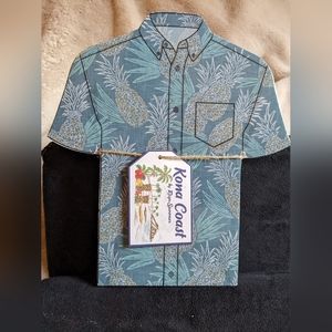Reyn Spooner decor of shirt.